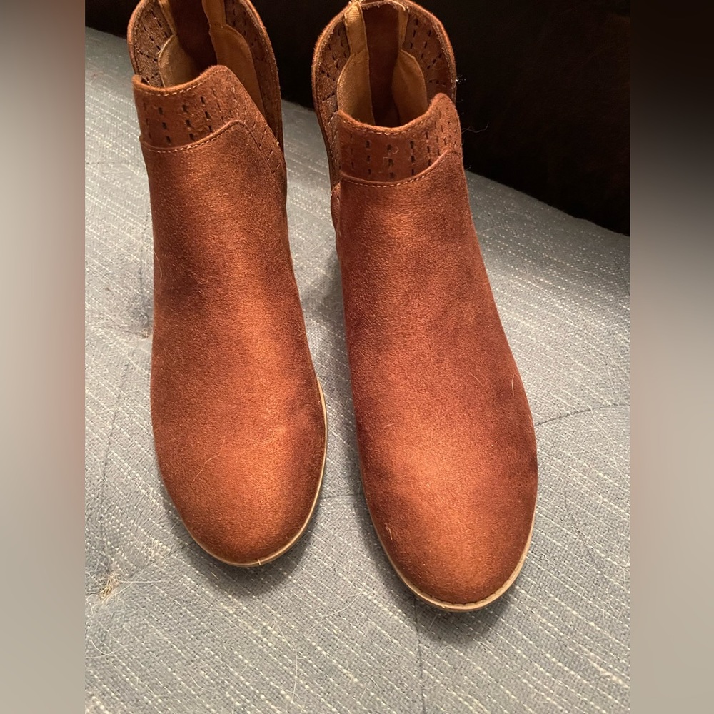 Heeled suede ankle boots